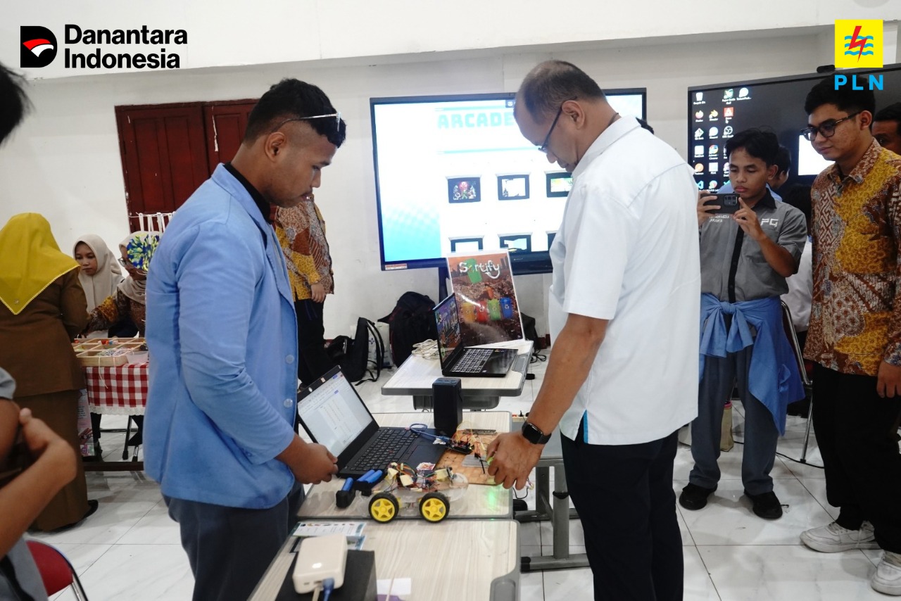 PLN Pusertif Dorong Digitalisasi Pendidikan melalui Program LENTERA di SMK Cyber Media